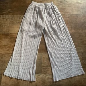 Light gray pleated wide leg pants